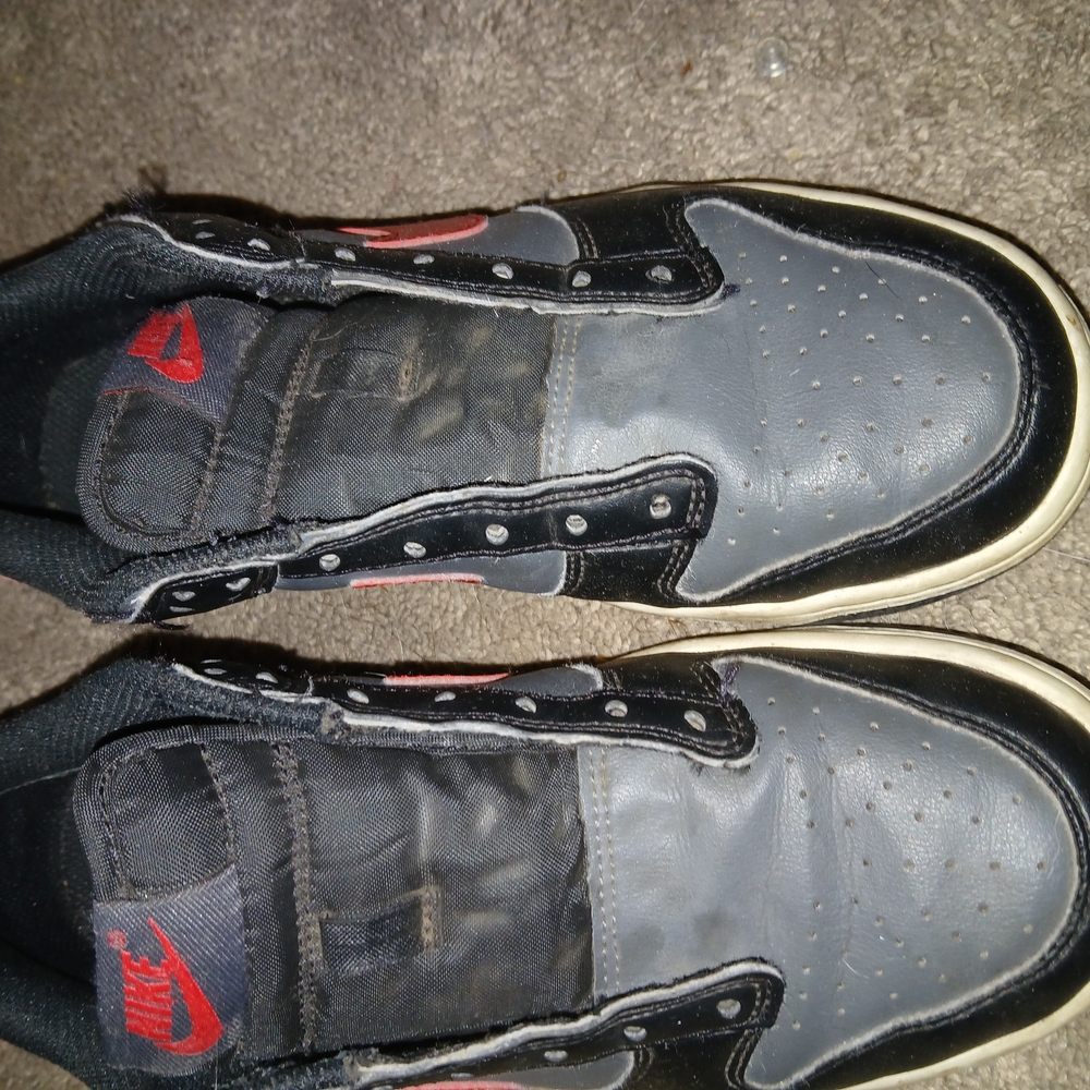 Nike Men's Black and Gray Sneakers